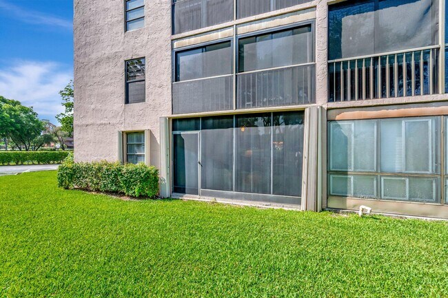 Building Photo - 7280 Amberly Ln