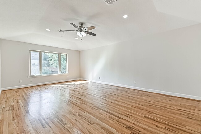 Building Photo - 1207 Thomas Dr