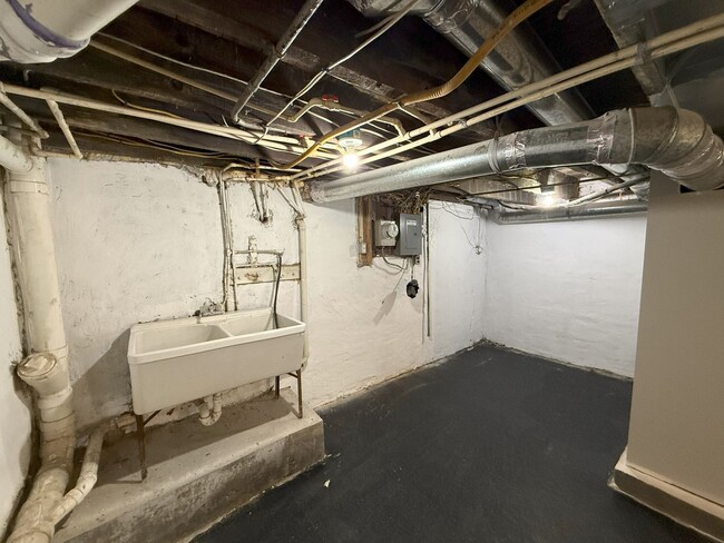 Building Photo - Fully Renovated 2BR Home w/ Fenced Yard & ...