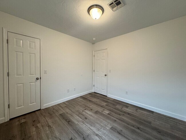 Building Photo - Super Cute 3 Bed, 2 Bath Home in Moore