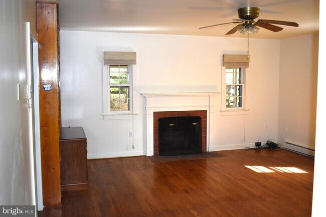 Building Photo - 24580 Linwood Farm Ln