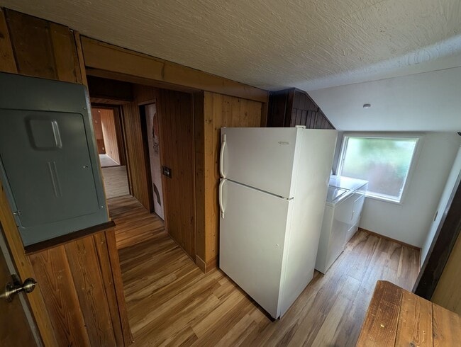 Building Photo - Rent Your Own Oasis! Available Now!