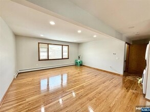 Building Photo - 30 Cottage Pl