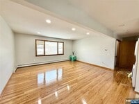 Building Photo - 30 Cottage Pl