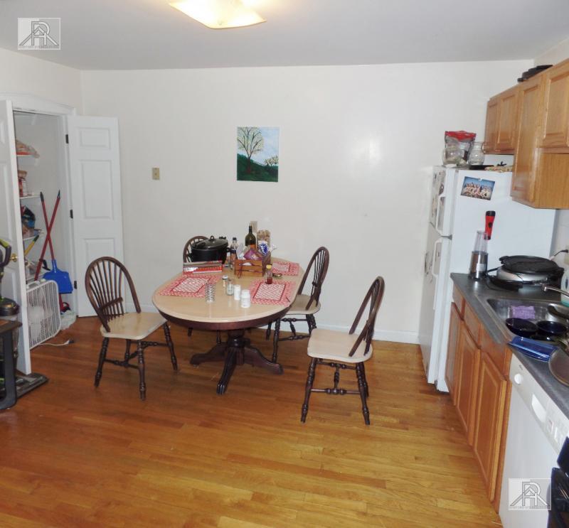 Building Photo - 25 Glenville Ave