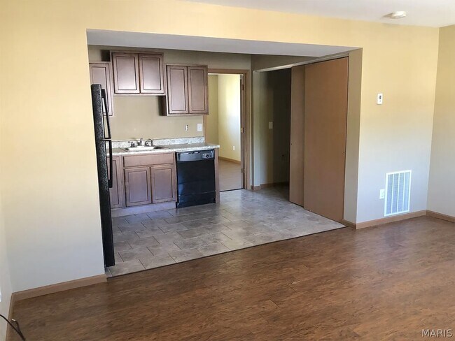 Building Photo - 2619 Sierra Dr