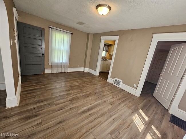 Building Photo - 1201 Smithfarm Ave