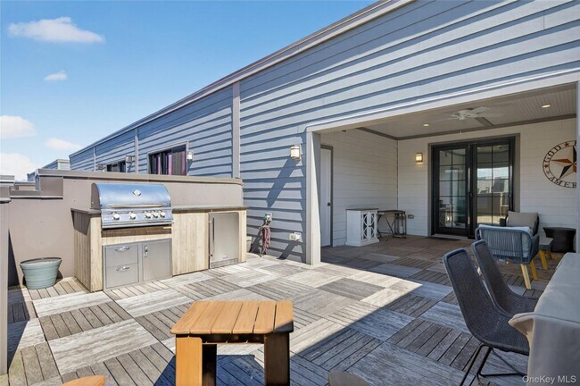 Building Photo - 348 Horseman Blvd