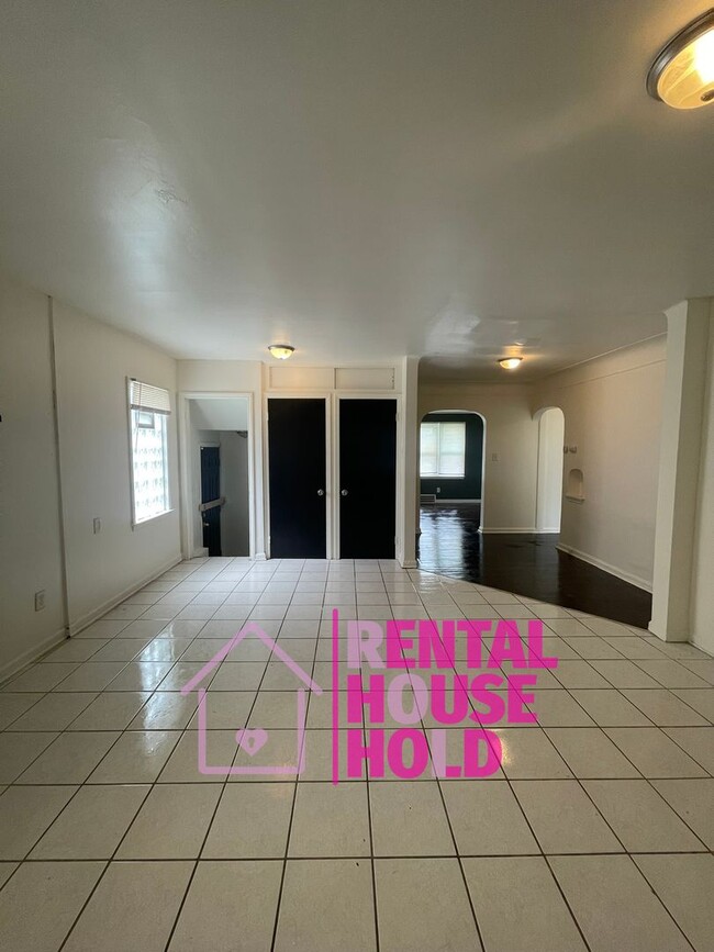 Primary Photo - Beautiful 2 Bedroom 1 Bath Home East Engli...