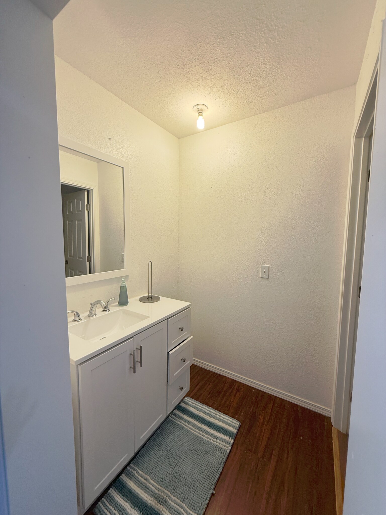 Building Photo - 7653 Phelan Rd