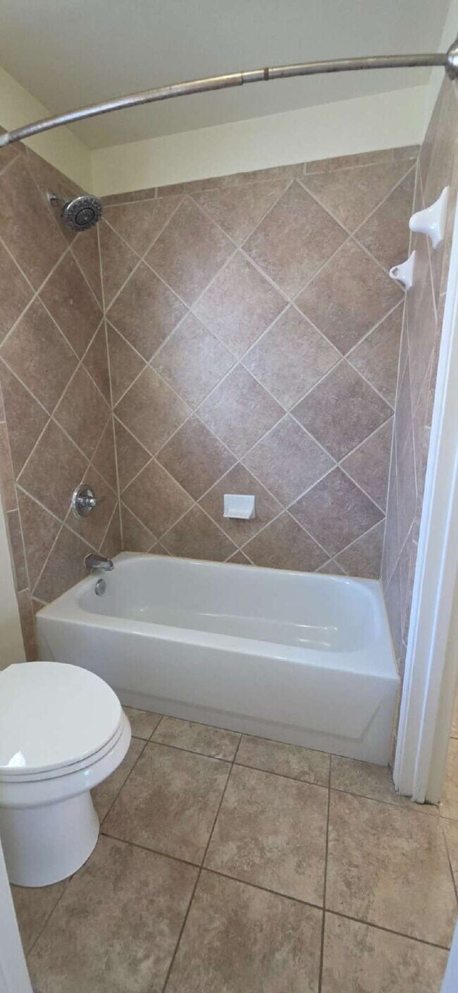 Building Photo - Expansive Mansfield Home with 5 Bedrooms, ...
