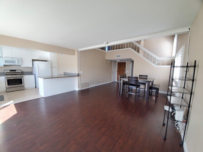 Building Photo - 2344 Hampstead Way