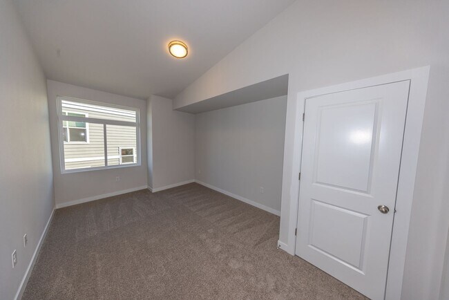 Building Photo - Brand New! - 2 Bedr in Gated Community - Free xfinity Internet