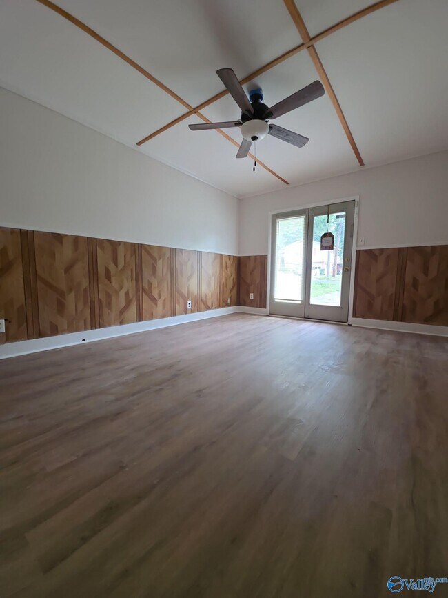 Building Photo - 2613 Skyline Dr NW