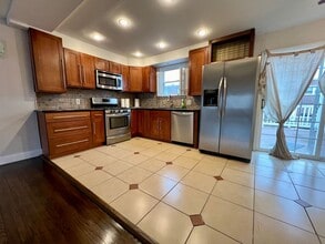 Building Photo - 3-Bedroom Townhome in Parkwood with Finished Basement! Available NOW!