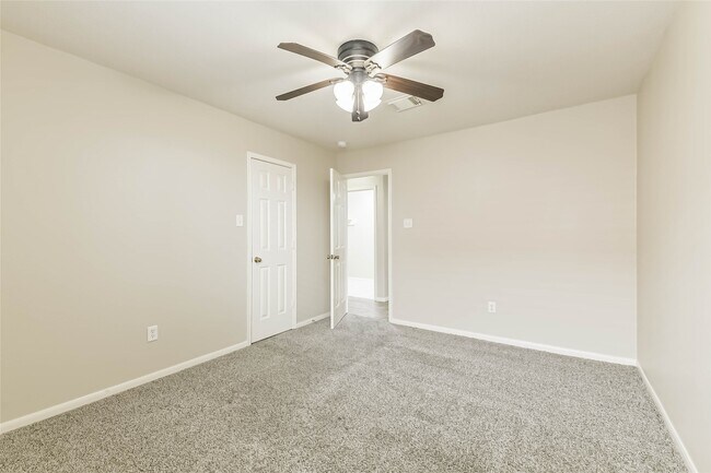 Building Photo - 8914 Heron Nest Dr