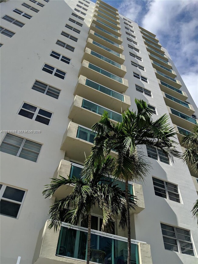 Building Photo - 3000 S Ocean Dr