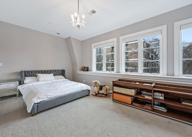 Building Photo - 441 W Deming Pl