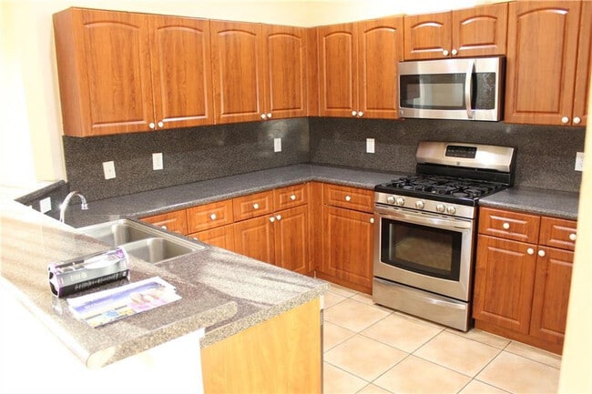 Building Photo - 10670 Old Hammock Wy