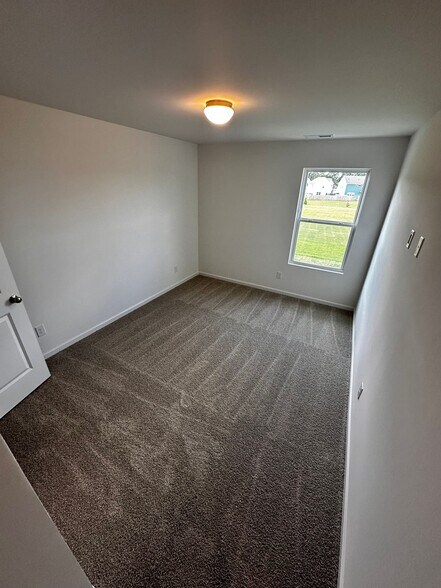 Building Photo - 242 Redondo Dr