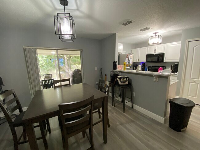 Building Photo - 2910 Clarabelle Ct