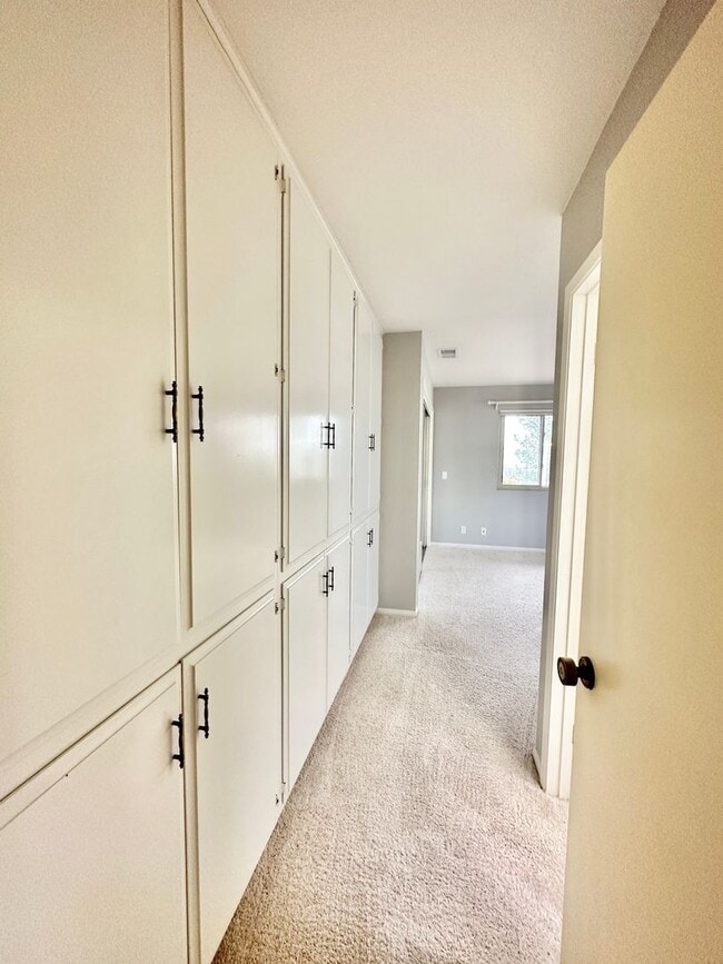 Building Photo - 1467 Knoll Park Ln
