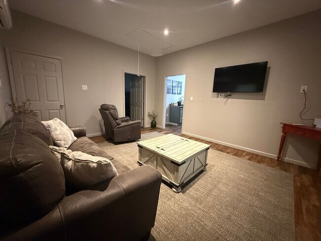 Building Photo - 2 Bedrooms, 1 Bathroom - Home in Cedar Bluff! FULLY FURNISHED, INCLUDING UTILITIES