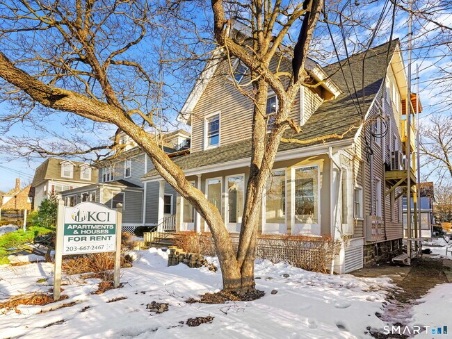 Building Photo - 27 5th St