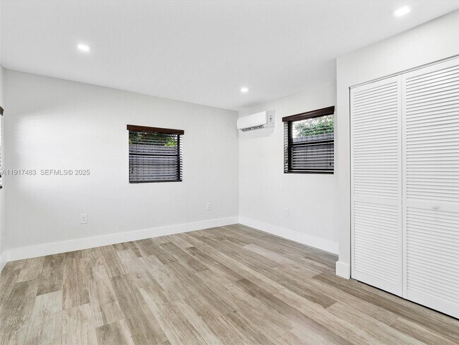 Building Photo - 4020 NW 1st Ave