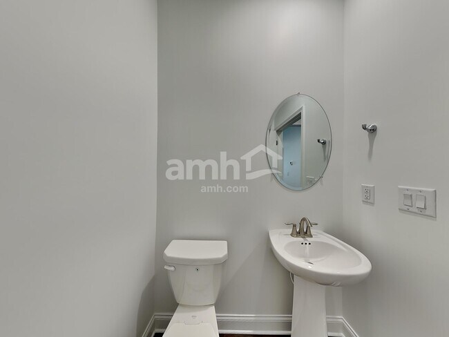 Building Photo - 194 Spruce Cir