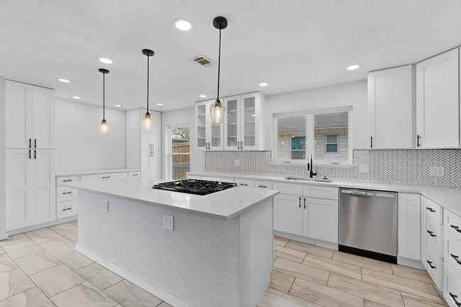 Building Photo - 2812 San Medina Ave