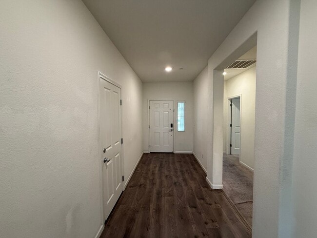 Building Photo - 4-bedroom single story in Manteca!