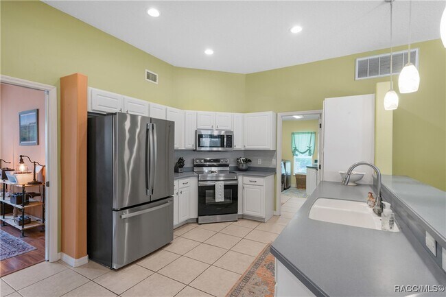Building Photo - 5 Primula Ct W