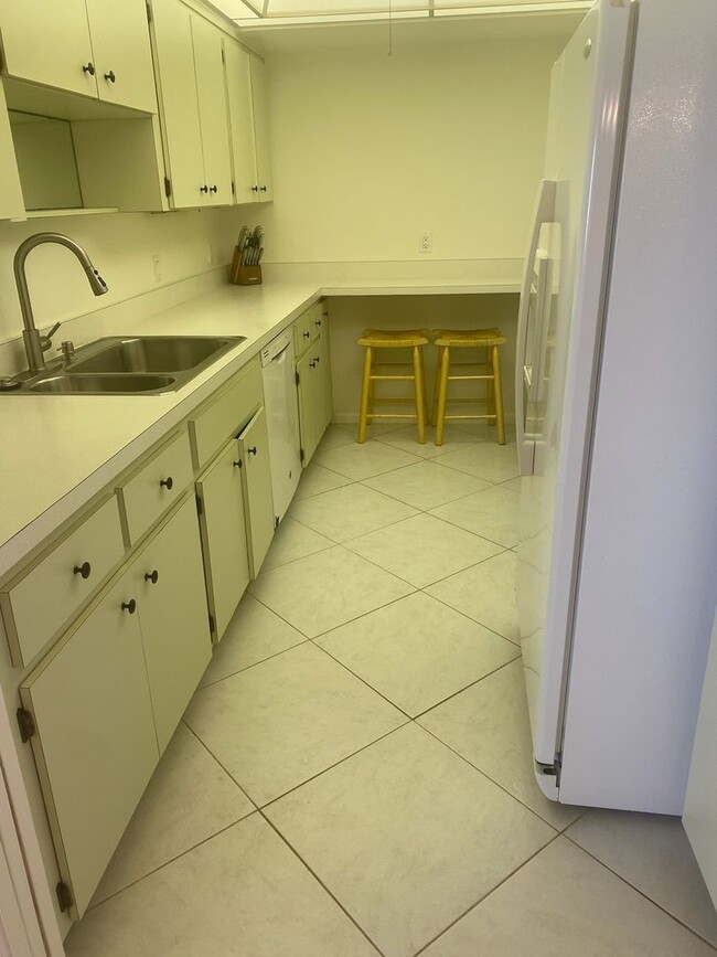 Building Photo - Gulf views from this Cozy 2 Bedroom Condo-...