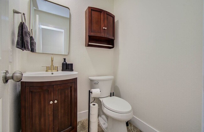 Building Photo - 35 Alden Glen Dr