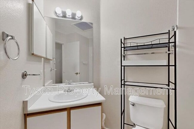 Building Photo - 3013 Taos Meadows Dr NE