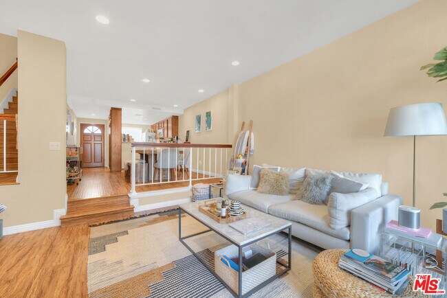 Building Photo - 5624 Las Virgenes Rd