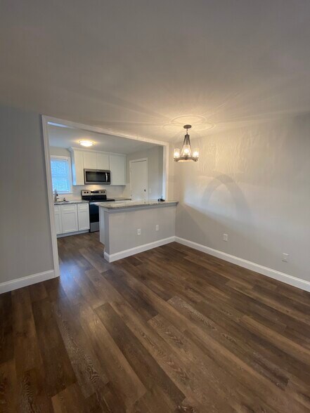 Building Photo - 37 Grandview Dr