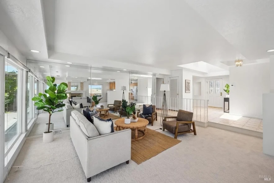 Large living-open plan - 1097 Lea Dr