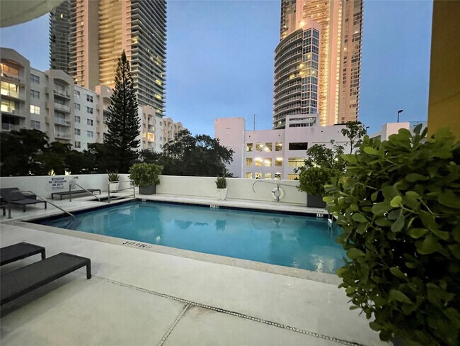 Building Photo - 444 N E St