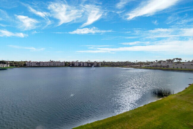 Building Photo - 14096 Huntington Pointe Dr