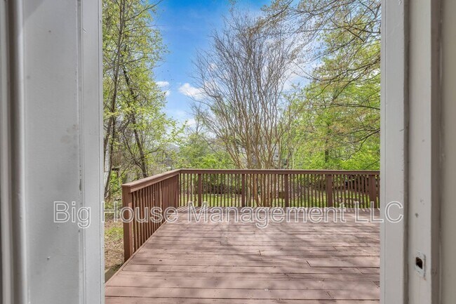 Building Photo - 7003 Rock Creek Dr