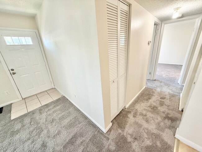 Building Photo - HURRY!!!***2 BED Condo/Downstairs unit/ W,S&T INCLUDED!!