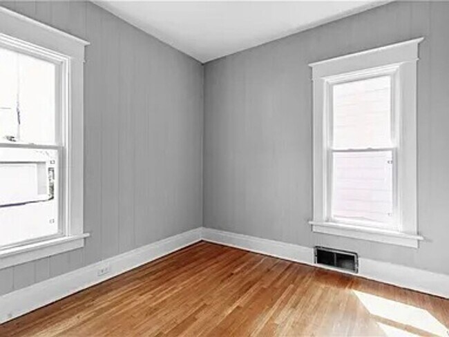 Building Photo - 255 Woodside Ave