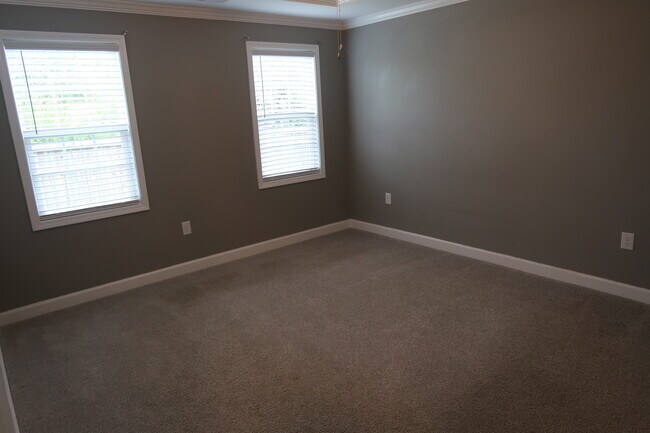 Building Photo - 210 Orch Pk Ln