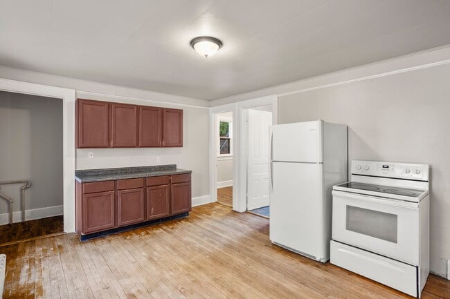 Building Photo - 3 Bedroom House in Manitowoc
