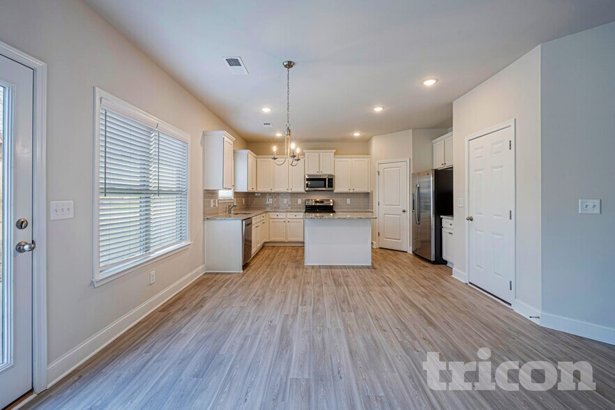 Building Photo - 204 Margrave Dr