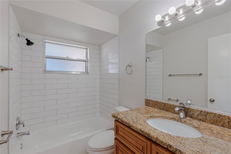 Building Photo - 2813 20th Ave W