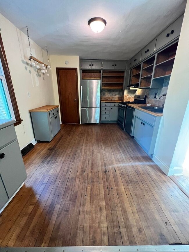 Building Photo - 1718 New St