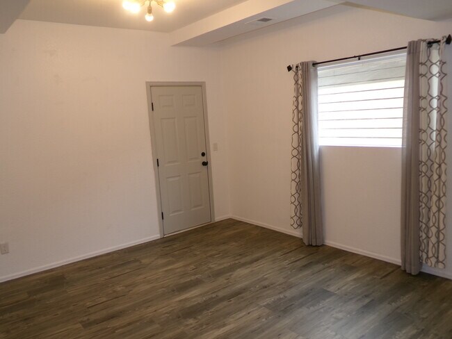 Building Photo - 2613 Bar Harbor Dr